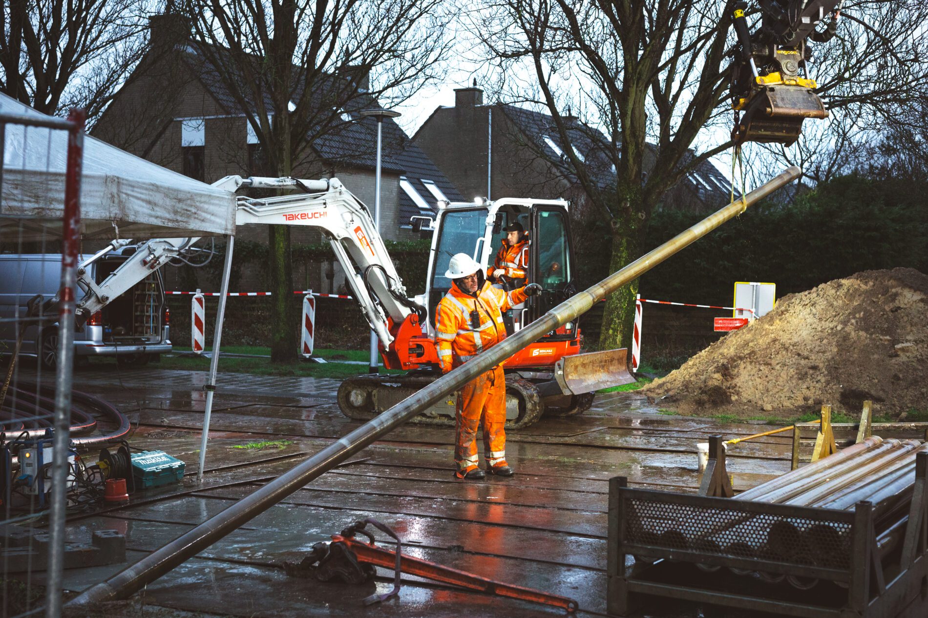 Van Voskuilen Infratechniek boort 404 kilometer kabel aan voor ESTEC